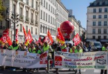 Les salariés de l’hôtellerie manifestent à Paris contre les suppressions d’emplois