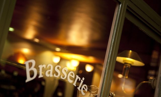 Window of a French bistro in Paris @ credit Depositphotos