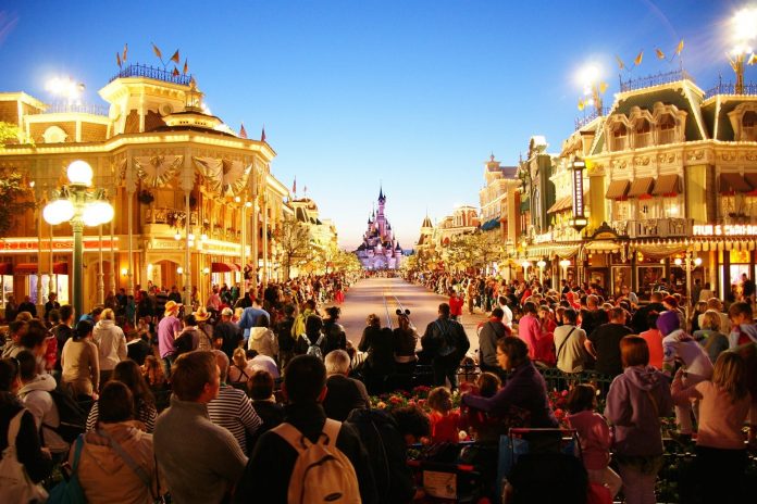 Disneyland Paris : les femmes de chambre de l’hôtel Newport Bay Club poursuivent leur grève entamée depuis huit jours Disneyland Paris : les femmes de chambre de l’hôtel Newport Bay Club poursuivent leur grève entamée depuis huit jours