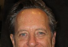 Angleterre | L’acteur Richard E. Grant « puni » à l’Holiday Inn Gatwick