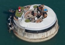 Angleterre | Une luxueuse forteresse au milieu de la mer est mise en vente