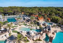 Plutôt que de toucher une somme colossale pour son camping 5 étoiles, il le lègue à une fondation