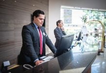 Le « savoir-être » des ex-salariés de l’hôtellerie-restauration séduit les autres secteurs