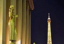 Les touristes étrangers de retour à Paris