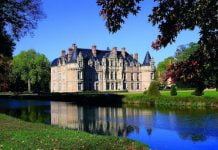 Esclimont, Les premiers pas du futur hôtel de luxe