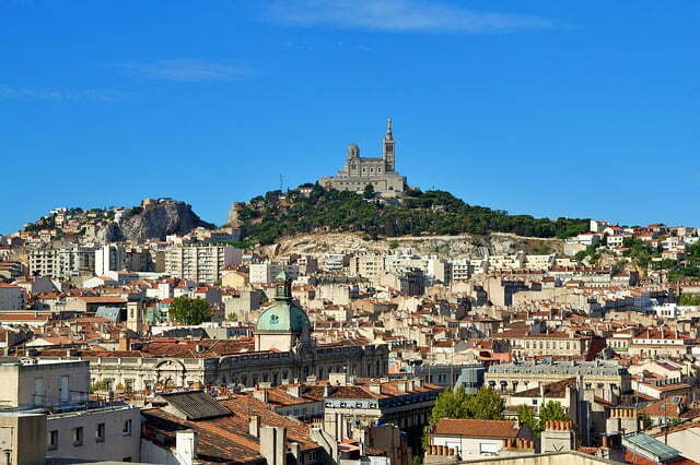 À Marseille, un hôtel-restaurant recrute des réfugiés ukrainiens À Marseille, un hôtel-restaurant recrute des réfugiés ukrainiens