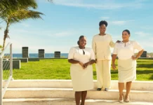 RH & Com’ | Sandals charge le créateur de mode Stan Herman de redessiner les uniformes du personnel