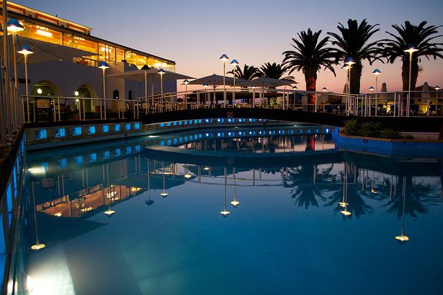 La piscine de mon hôtel est fermée, doit-on dédommager la clientèle ? La piscine de mon hôtel est fermée, doit-on dédommager la clientèle ?