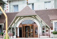 À Deauville, le directeur de l’hôtel Le Normandy quitte son poste après quatre mois d’exercice