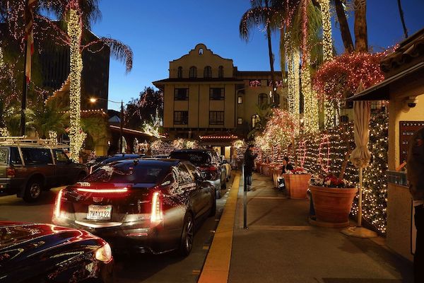 Californie, USA | Un feu d’artifice déclenche un incendie dans l’historique et luxueux Mission Inn Riverside ! Californie, USA | Un feu d’artifice déclenche un incendie dans l’historique et luxueux Mission Inn Riverside !