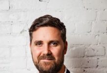 Initiative, USA | Le chef new-yorkais John Fraser offre aux employés de la restauration une réduction massive de 70% sur les plats du menu