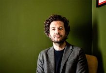 Acquisition, Paris | « Touriste » d’Adrien Gloaguen, de l’hôtellerie au camping !
