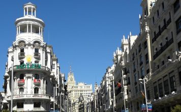 Espagne | BNP Paribas cède l’immeuble du Room Mate Macarena à Madrid Illustration Madrid Grand Via @ credit Depositphotos.com