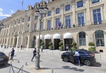 Faits divers | 750 000 euros de bijoux disparus au Ritz Paris, une enquête ouverte