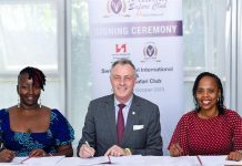 Ouverture, Kenya | Une deuxième unité pour Swiss-Belhotel International à Nairobi Les directrices, Clare Njeri Githunguri et Lilian Joy Nyagaki Githunguri, avec Laurent Voivenel@ credit swiss-belhotel-international-continues-expansion-in-africa-with-second-property-in-nairobi