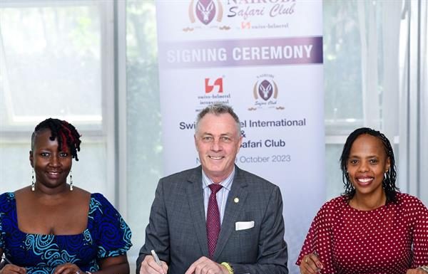 Les directrices, Clare Njeri Githunguri et Lilian Joy Nyagaki Githunguri, avec Laurent Voivenel@ credit swiss-belhotel-international-continues-expansion-in-africa-with-second-property-in-nairobi