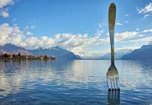 Suisse, Transaction | European Property Holdings acquiert l’hôtel Trois Couronnes à Vevey ! Vue sur le Léman depuis Vevey, canton de Vaud @ credit Depositphotos