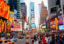 Rebranding, USA | Un hôtel du sud de Manhattan renaît sous le nom de M Social (Millennium Hotels) NEW YORK CITY -MARCH 25: Times Square, featured with Broadway Theaters and animated LED signs, is a symbol of New York City and the United States, March 25, 2012 in Manhattan, New York City@ credit Depositphotos