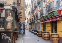 Transactions, Espagne | Extendam investit à Saragosse Saragosse, ypical street in El tubo, famous area in the city @ credit Depositphotos, T