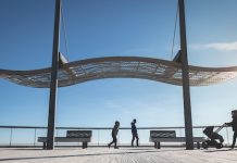 Occitanie, Ouverture | Marriott va découvrir le Cap d’Agde ! Agde, France - January 01, 2019: street atmosphere of the quays of the port of Agde where people are walking on a winter day @ credit Depositphotos