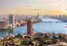 Egypte | Un objectif de 35 000 chambres de plus d’ici fin 2025 ! Cairo city downtown view at sunset, Egypt @ credit Depositphotos