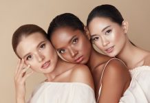 Digital, Appli’ | Invitations au restaurant et chambres offertes, quand une application commerciale mise sur votre physique, moral ou non ? Beauty. Group Of Diversity Models Portrait. Multi-Ethnic Women With Different Skin Types Posing On Beige Background. Tender Multicultural Girls Standing Together And Looking At Camera @ credit Depositphotos