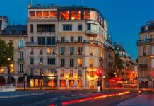 Faits divers, Paris | 83 grands crus envolés à La Tour d’Argent Parisian restaurant Silver Tower in night @ credit Depositphotos