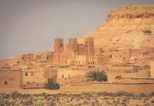 Maroc, transactions | Madaëf toujours à la recherche de repreneurs pour 4 hôtels ! Village in the Ouarzazate, Morocco, Africa @ credit Depositphotos