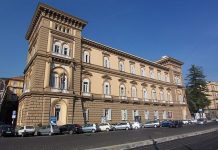 Ouverture 2027, Italie | Rocco Forte Hotels et Capri Group signent un accord de gestion pour le Palazzo Sirignano à Naples Palazzo Caravita di Sirignano_Riviera di Chiaia @ Di Johnnyrotten - Opera propria, Pubblico dominio, https://commons.wikimedia.org/w/index.php?curid=5049985