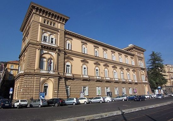 Palazzo Caravita di Sirignano_Riviera di Chiaia @ Di Johnnyrotten - Opera propria, Pubblico dominio, https://commons.wikimedia.org/w/index.php?curid=5049985