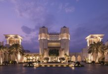 Ouvertures 2024, Monde | En 2024, 3 nouveaux joyaux pour Raffles ! Majestic gates of the Palace @ credit Raffles Bahrain