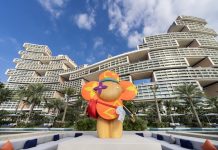 Coup de com’ • Dubaï | Atlantis The Royal accueille Vivienne, la mascotte emblématique de Louis Vuitton