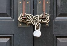 Conflit Millésime vs BMF | « Millésime reste juridiquement le SEUL exploitant légal de Brindos Lac & Château ». Communiqué Millésime Porte close au Château @ credit Depositphotos