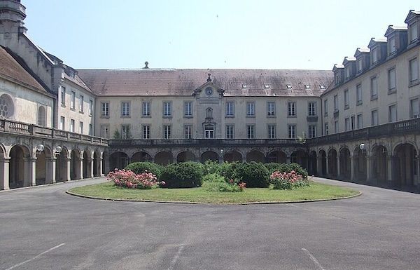 Vesoul, Hôpital Paul Morel @ credit Par Nério9 — Travail personnel, Wikipedia Commons