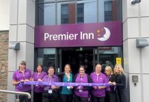 Hôtellerie, UK | Au Royaume-Uni, Whitbread (850 hôtels) se recentre sur l’hôtellerie et cède 200 restaurants ! New 120-bedroom Premier Inn Torquay Harbour hotel opens its doors @ credit Whitbread