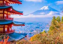 Conversions, Japon | KKR et Marriott partenaires, 14 hôtels sous enseigne « Four Points Express by Sheraton » d’ici fin 2024 Beautiful landscape of mountain fuji with chureito pagoda around maple leaf tree in autumn season @ credit Depositphotos