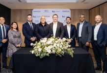 Ouverture 2028, Australie | Kimpton Hotel ouvrira ses portes en 2028 sur Brisbane Cérémonie de signature de Kimpton à Teneriffe à Brisbane - de gauche à droite : Evan Ho, directeur du capital et des acquisitions, Kokoda Property, Ivonne Abood, directrice du marketing, Kokoda Property, Michael Minuzzo, directeur du développement, Kokoda Property, Mark Stevens, MD et fondateur, Kokoda Property, Kenneth Macpherson, directeur général – Europe, Moyen-Orient, Asie et Afrique, IHG, Cameron Burke, directeur du développement – Australasie et Pacifique, IHG, Rajit Sukumaran, vice-président directeur et directeur général, IHG et Matt Tripolone, directeur général – Australasie & Pacifique, IHG @ credit IHG