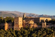 Transactions, Espagne | Un marché espagnol agité : Advenis Reim acquiert l’Allegro à Grenade, Bet Capital met la main sur Izán et Covivio cède l’Occidental Castellana Ville de Grenade @ credit Depositphotos