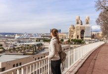 Sous-traitance, Grève | À Marseille, les femmes de chambre version bande organisée ! Vue de Marseille @ credit Depositphotos