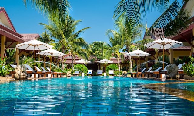 Piscine d'hôtel @ credit Depositphotos
