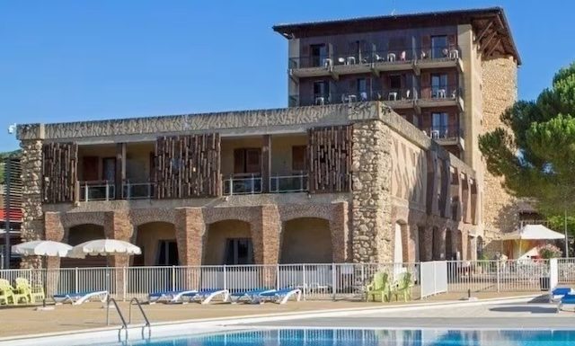 Le Castel Luberon @ credit Vacances Bleues