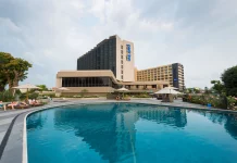 Biens mal acquis, Gabon | Plusieurs hôtels (Okoumé Palace, Onomo, …) vont être « réquisitionnés » par l’Etat @ credit Radisson Blu Okoume Palace Hotel