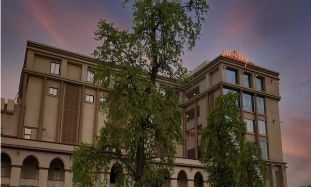 SUNDAY Hotel, Vadodara