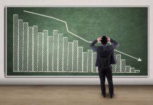 Économie | -12%* de ventes au premier semestre chez Moët Hennessy, le départ d’une personnalité emblématique annoncé Illustration chute des ventes @ credit Depositphotos