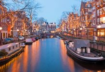 Ouverture 2027, Pays-Bas | Un premier Mama Shelter néerlandais pour Ennismore Christmas time in Amsterdam the Netherlands at dusk