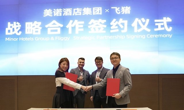 Signature de l'accord entre Minor Hotels et Fliggy - (de gauche à droite) Mme Melody Tsai, directrice commerciale régionale de Minor Hotels pour la Chine ; Lan Di Tullio, directeur commercial de Minor Hotels ; M. Zoran Zhuang, PDG de Fliggy ; M. Johnny Zhou, vice-président de Fliggy et directeur général de Fliggy Overseas Hotels @ credit Minor Hotels