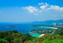 Thaïlande, Urbanisme | Levée de la limite de 80 mètres à Phuket, boom hôtelier attendu ? Baie de Phuket depuis les collines@ credit Depositphotos