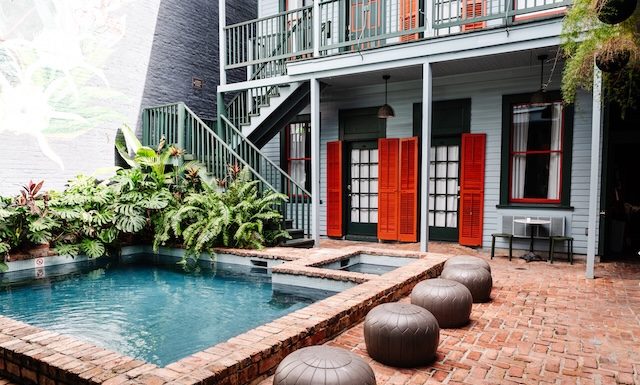 The Frenchmen by Kasa, a historic gem since 1860, is located in the heart of New Orleans' vibrant scene, just steps from Bourbon Street. The property features 27 thoughtfully designed rooms, including suites with balconies that offer a unique perspective for enjoying the lively local atmosphere.