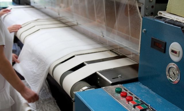 Drying and ironing rolling press/calandre