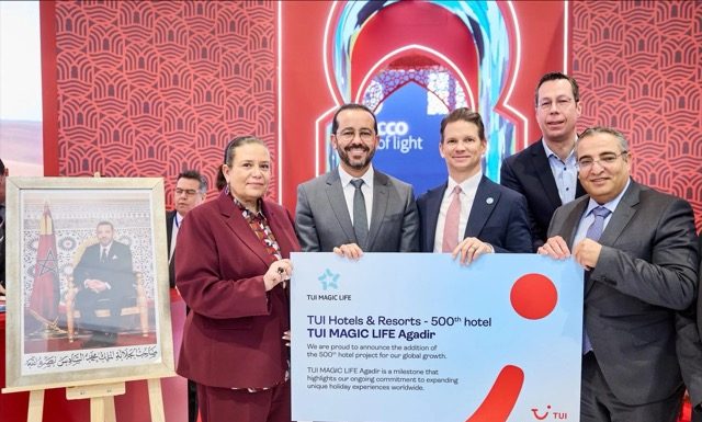 De gauche à droite : S.E. Zohour Alaoui, Ambassadrice du Royaume du Maroc en Allemagne, Achraf Fayda, Directeur Général de l'Office National Marocain du Tourisme, Peter Krueger, CEO Holiday Experiences TUI Group, Bernd Mäser, Directeur Général TUI Hotels & Resorts, M. Imad Barrakad, PDG de la SMIT (Agence Marocaine de Développement du Tourisme) © TUI
